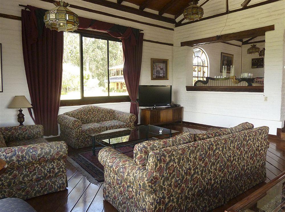 Hacienda Hosteria San Luisカヤンベ エクステリア 写真