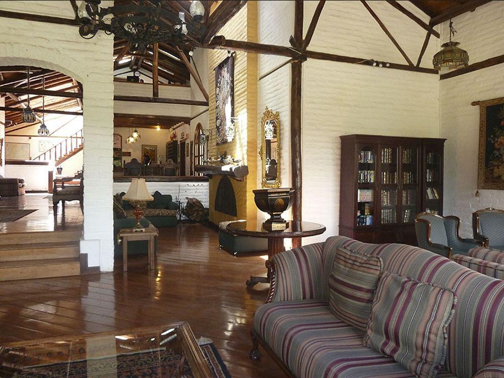 Hacienda Hosteria San Luisカヤンベ エクステリア 写真