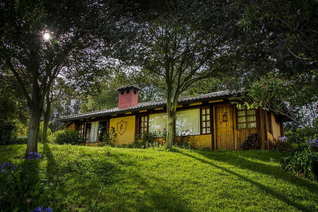 Hacienda Hosteria San Luisカヤンベ エクステリア 写真
