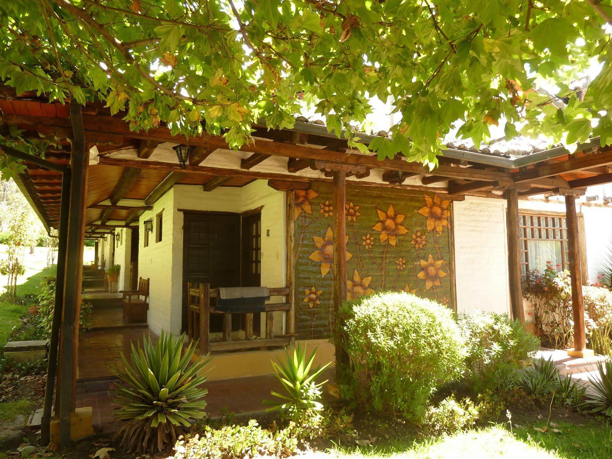 Hacienda Hosteria San Luisカヤンベ エクステリア 写真
