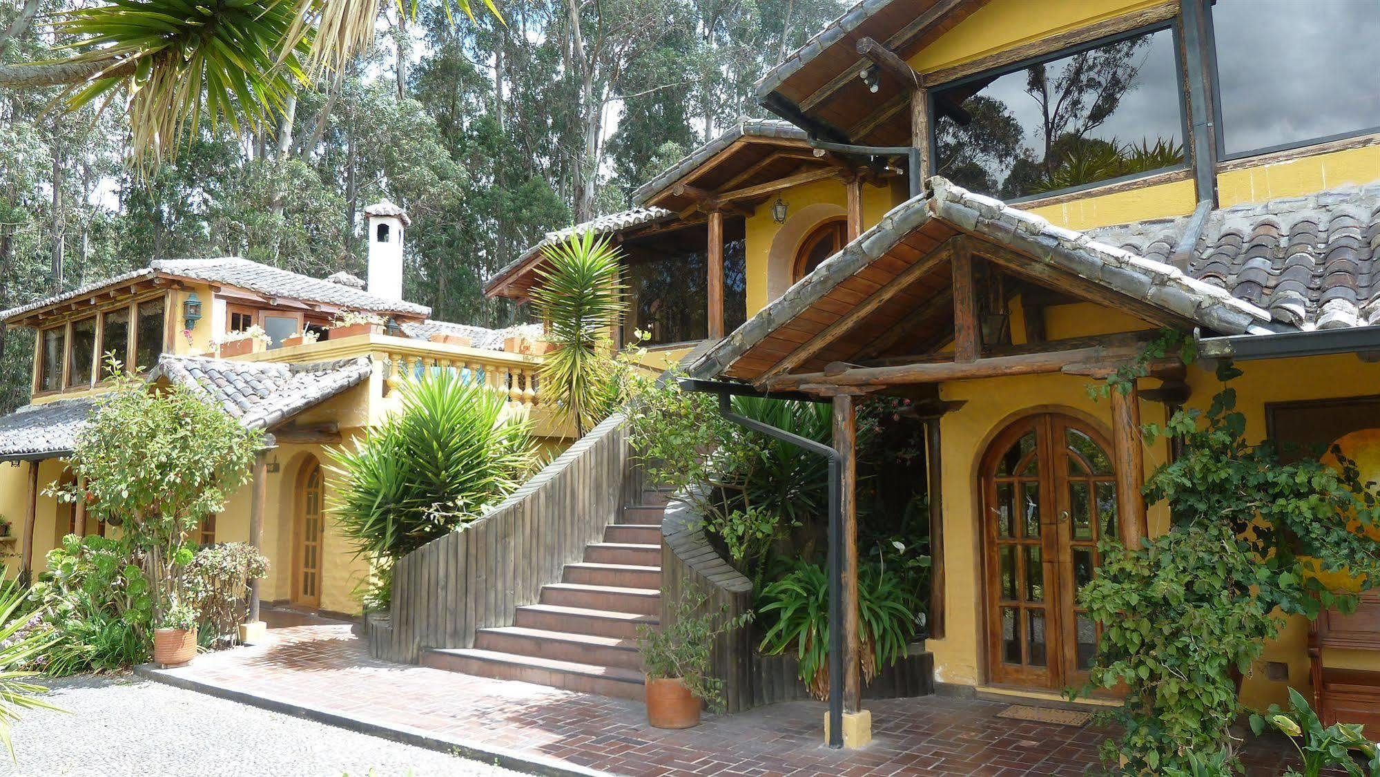 Hacienda Hosteria San Luisカヤンベ エクステリア 写真