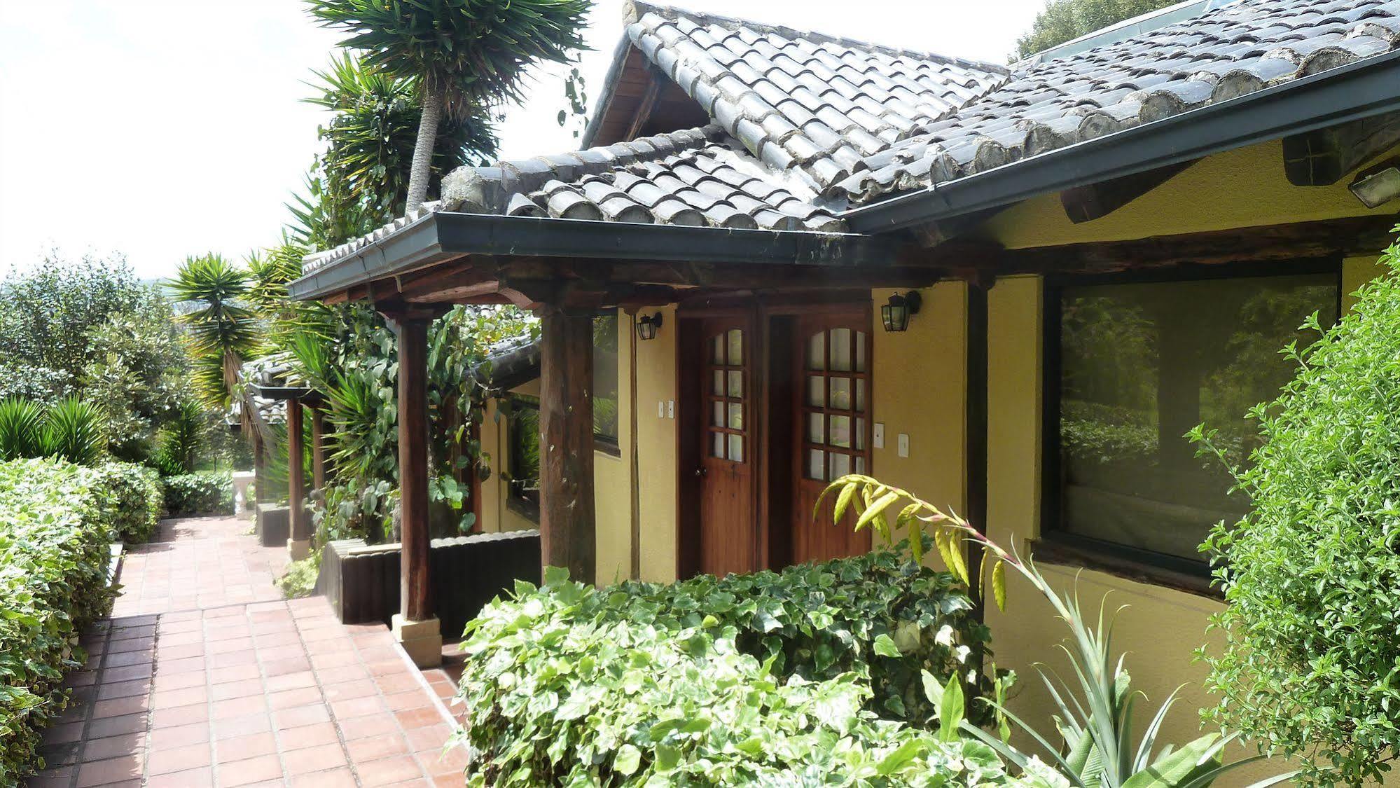 Hacienda Hosteria San Luisカヤンベ エクステリア 写真