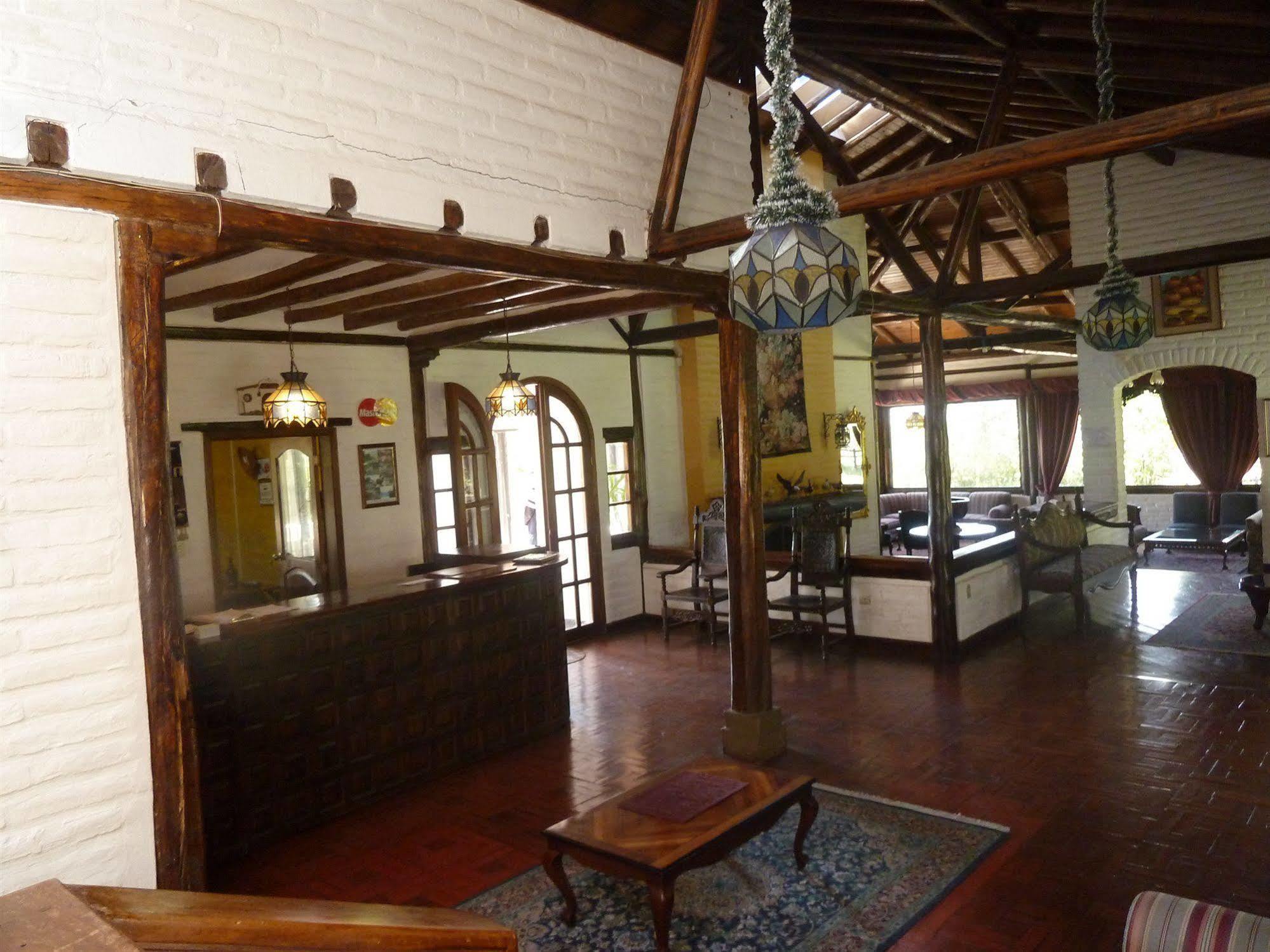 Hacienda Hosteria San Luisカヤンベ エクステリア 写真