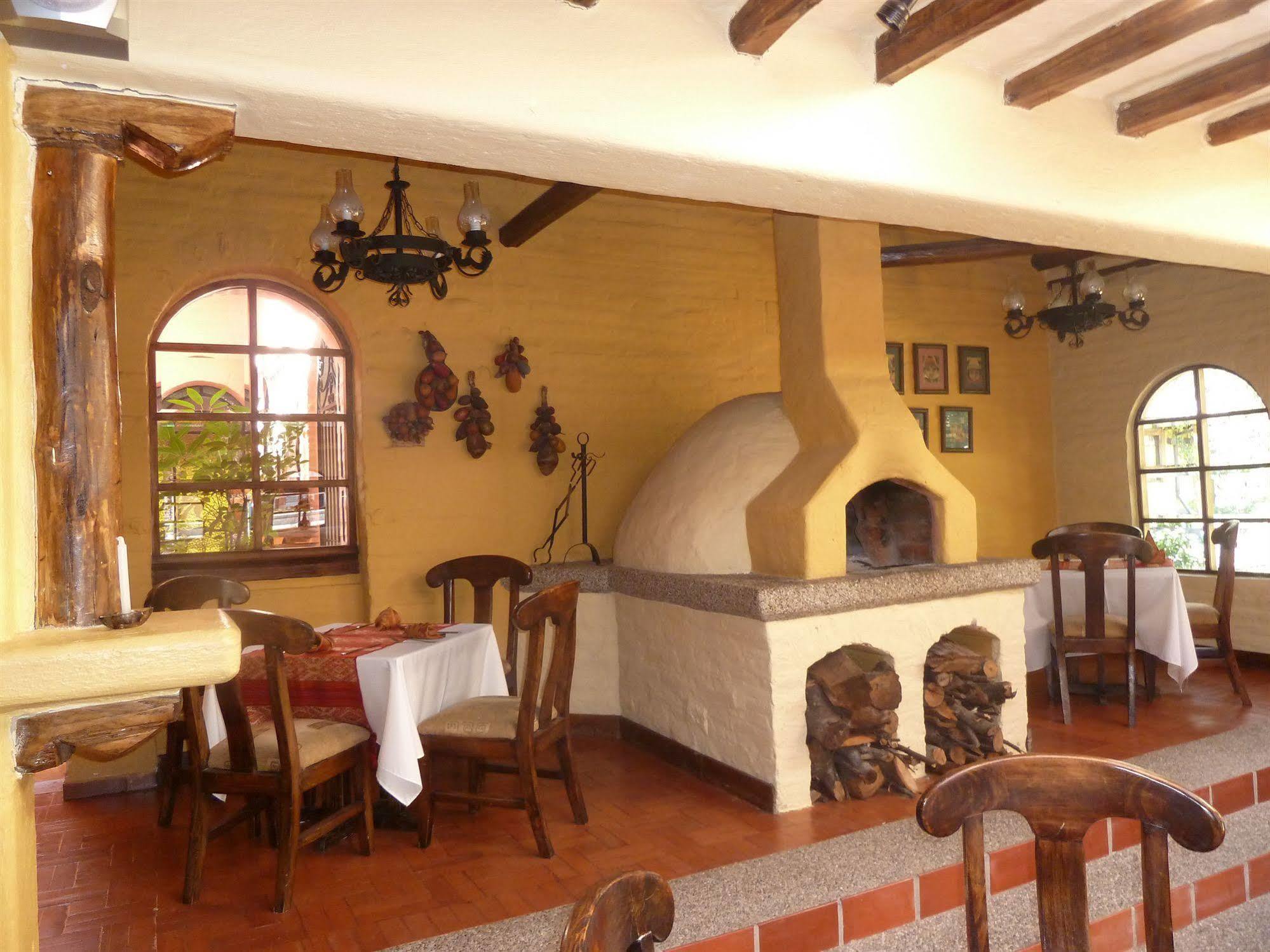 Hacienda Hosteria San Luisカヤンベ エクステリア 写真