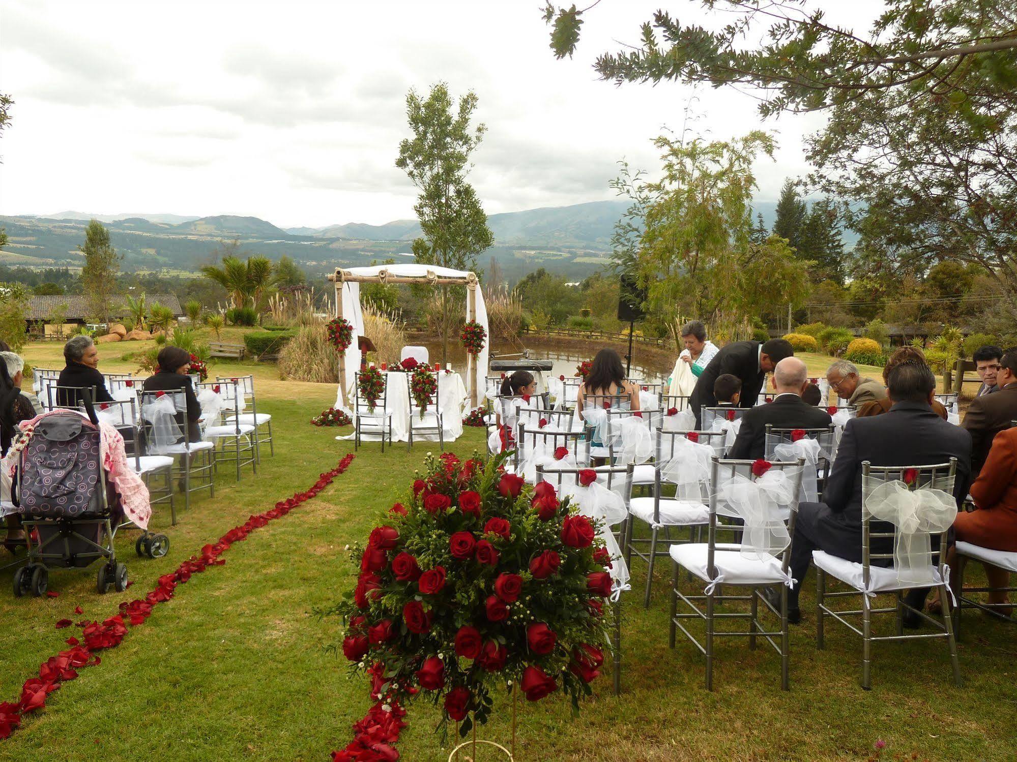 Hacienda Hosteria San Luisカヤンベ エクステリア 写真