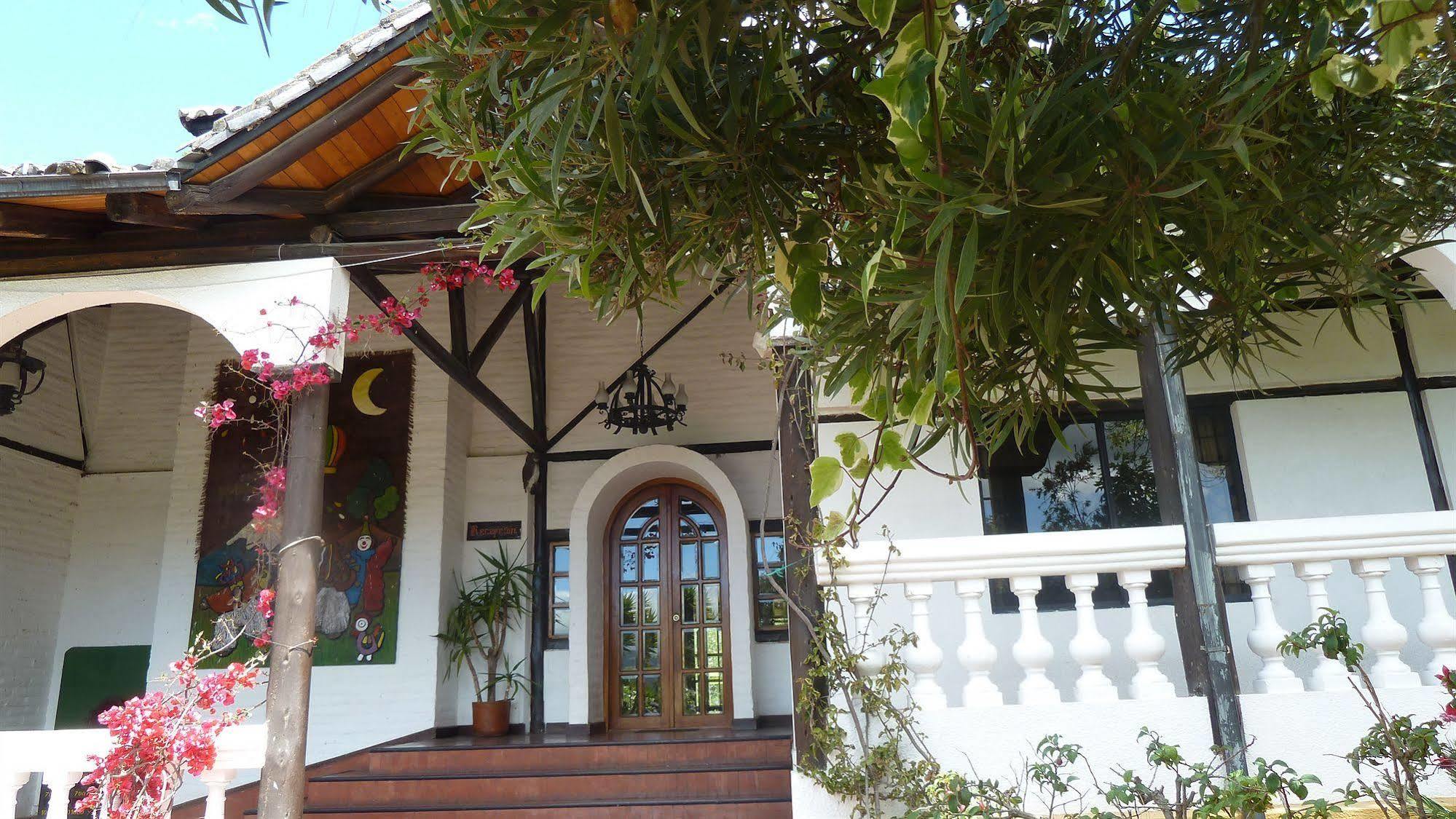 Hacienda Hosteria San Luisカヤンベ エクステリア 写真