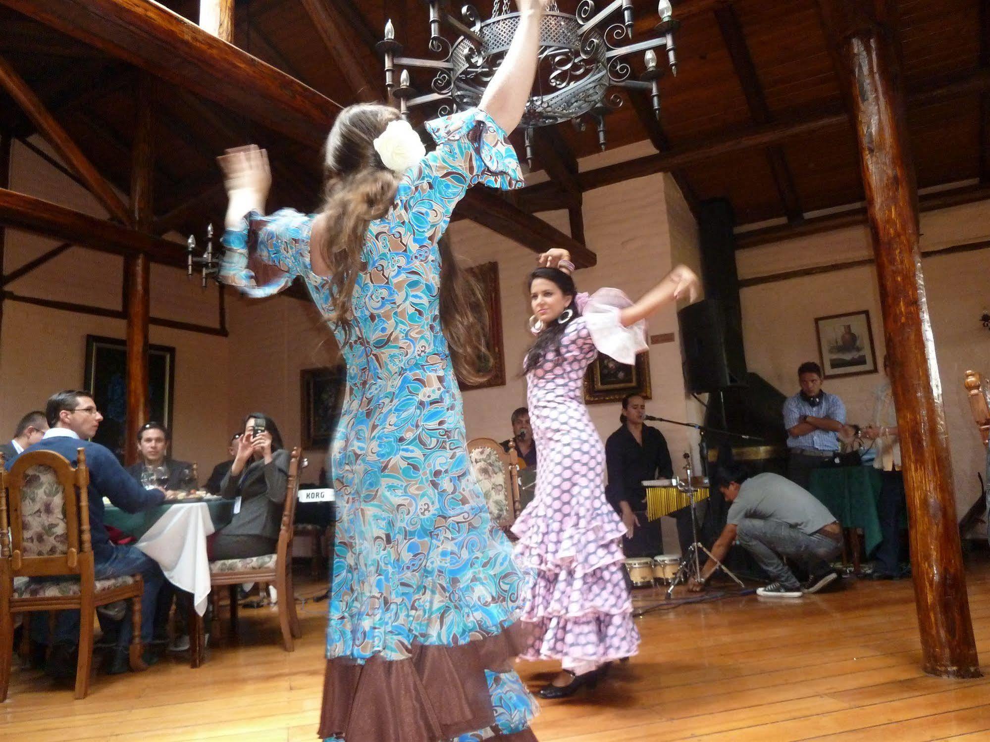 Hacienda Hosteria San Luisカヤンベ エクステリア 写真
