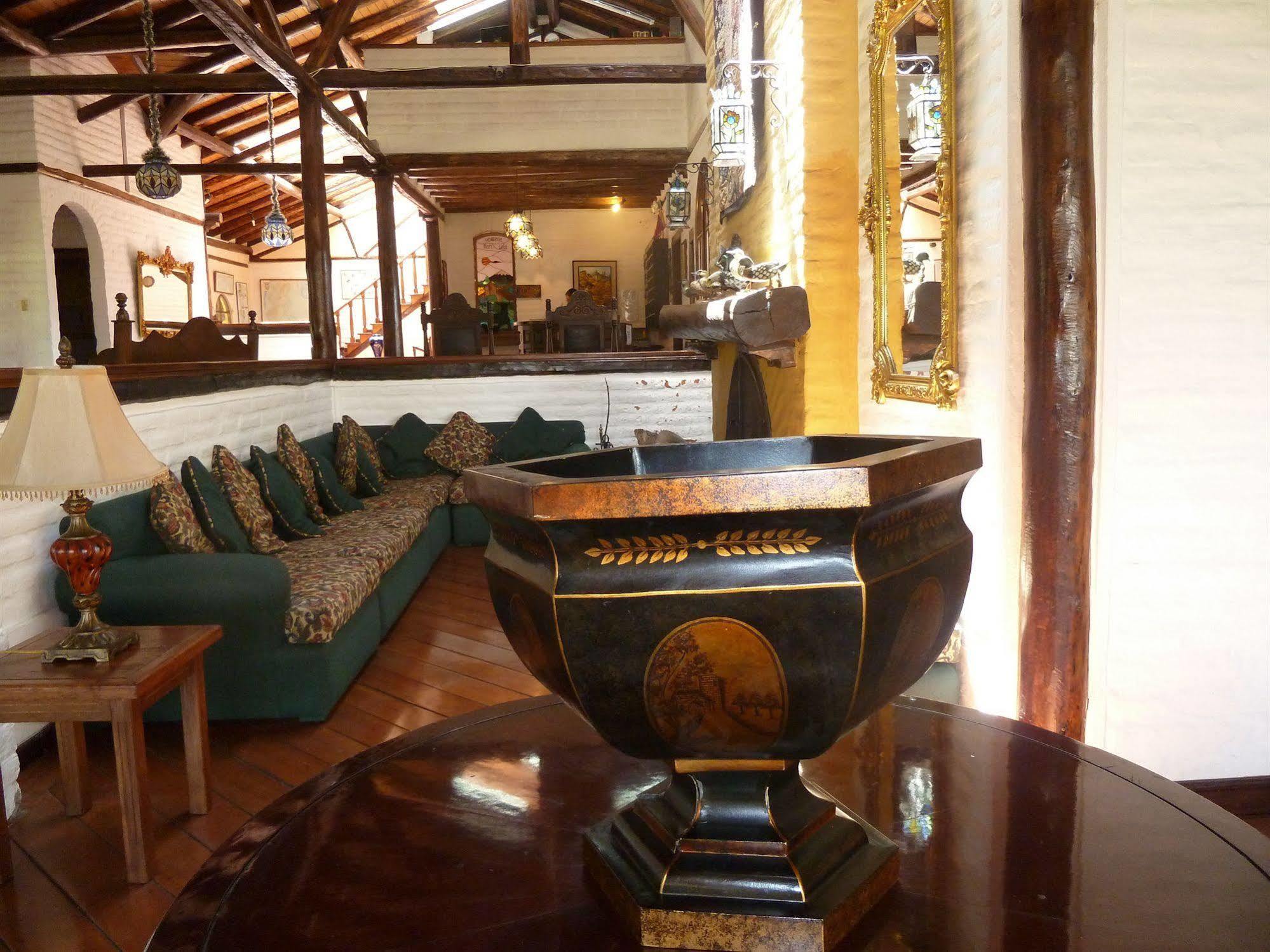 Hacienda Hosteria San Luisカヤンベ エクステリア 写真