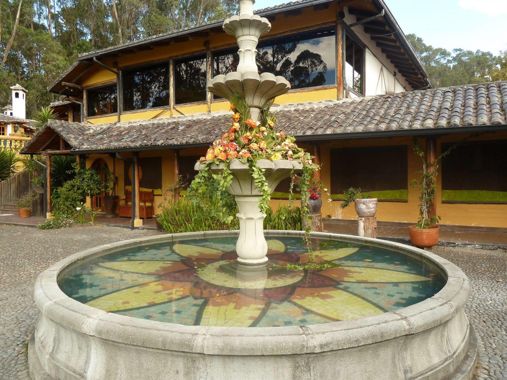 Hacienda Hosteria San Luisカヤンベ エクステリア 写真