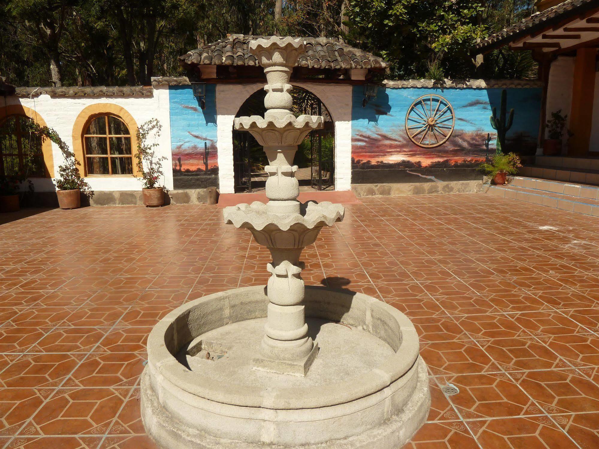Hacienda Hosteria San Luisカヤンベ エクステリア 写真