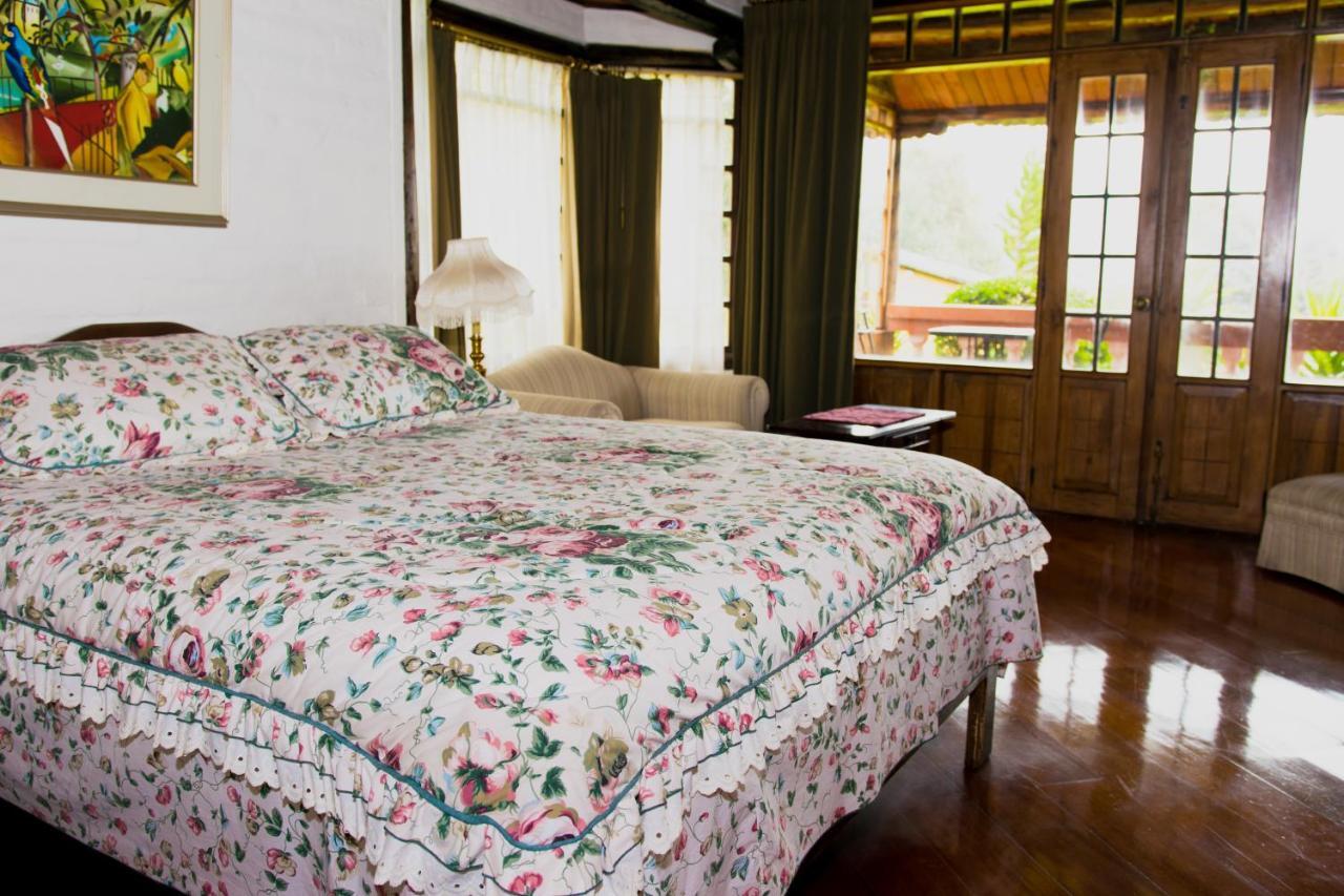 Hacienda Hosteria San Luisカヤンベ エクステリア 写真